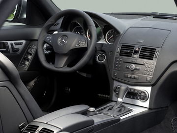 Ergonomía y lujo caracterizan el habitáculo del Mercedes C 63 AMG Estate.