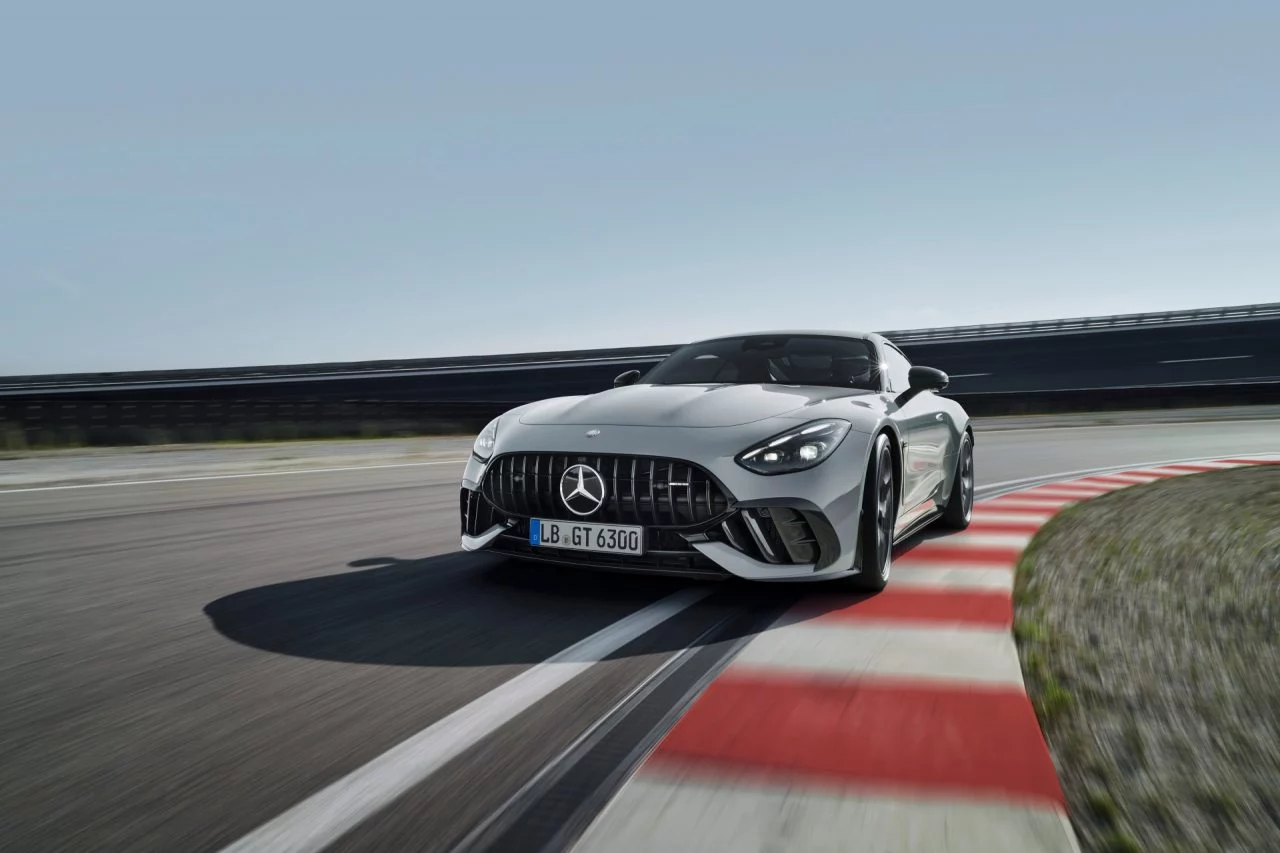 Mercedes-AMG GT 63 PRO deslumbra con su estampa en pista.