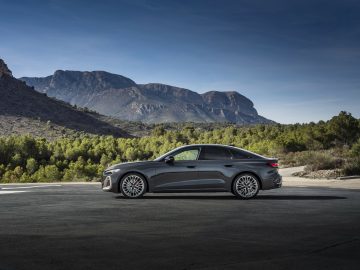 El nuevo Audi A5 muestra una estilizada línea lateral, manteniendo el carácter premium de la marca.