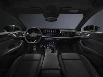 Cabina del Audi A5 2025 destacando su diseño elegante y tecnología avanzada.