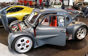 Insólita transformación de un Fiat 500 con entrañas de Lamborghini Murciélago.