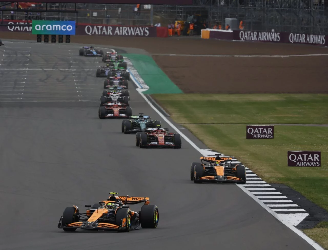 Emocionante victoria de Hamilton en Silverstone con adelantamientos claves.