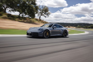 Vista dinámica en circuito del Porsche 911 GTS T-Hybrid.