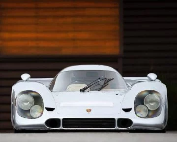 El legendario Porsche 917 adaptado para su uso en carretera.