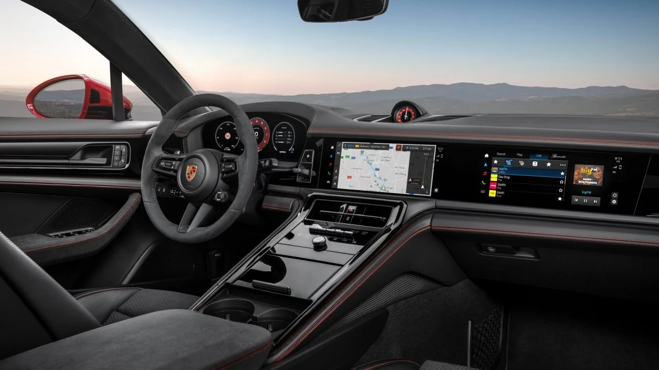 Vista del impecable habitáculo del Porsche Panamera GTS.