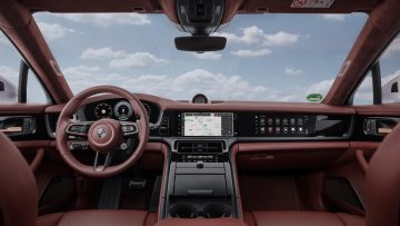 La cabina del Porsche Panamera GTS Turbo S e-hybrid revela lujo y tecnología avanzada.