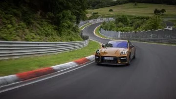 El Porsche Panamera demuestra su poderío en el Nürburgring.