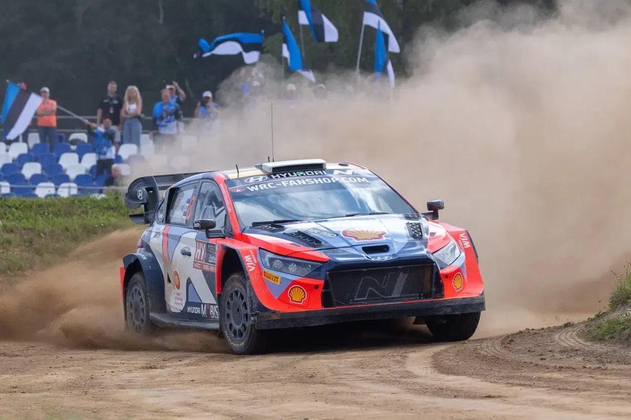 Toyota Yaris WRC en acción durante la etapa final del Rally de Letonia