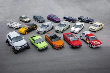 Colección conmemorativa de SEAT destacando su herencia automovilística.