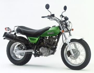 Suzuki VanVan 125, icónica y práctica, perfecta para escapadas playeras.