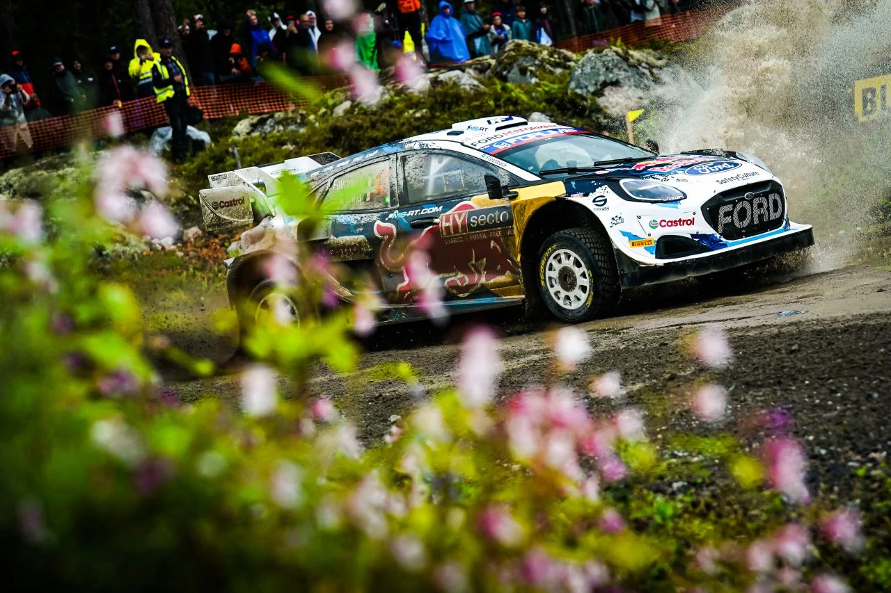 Rovanperä domina difíciles etapas en su Ford durante el Rally de Finlandia