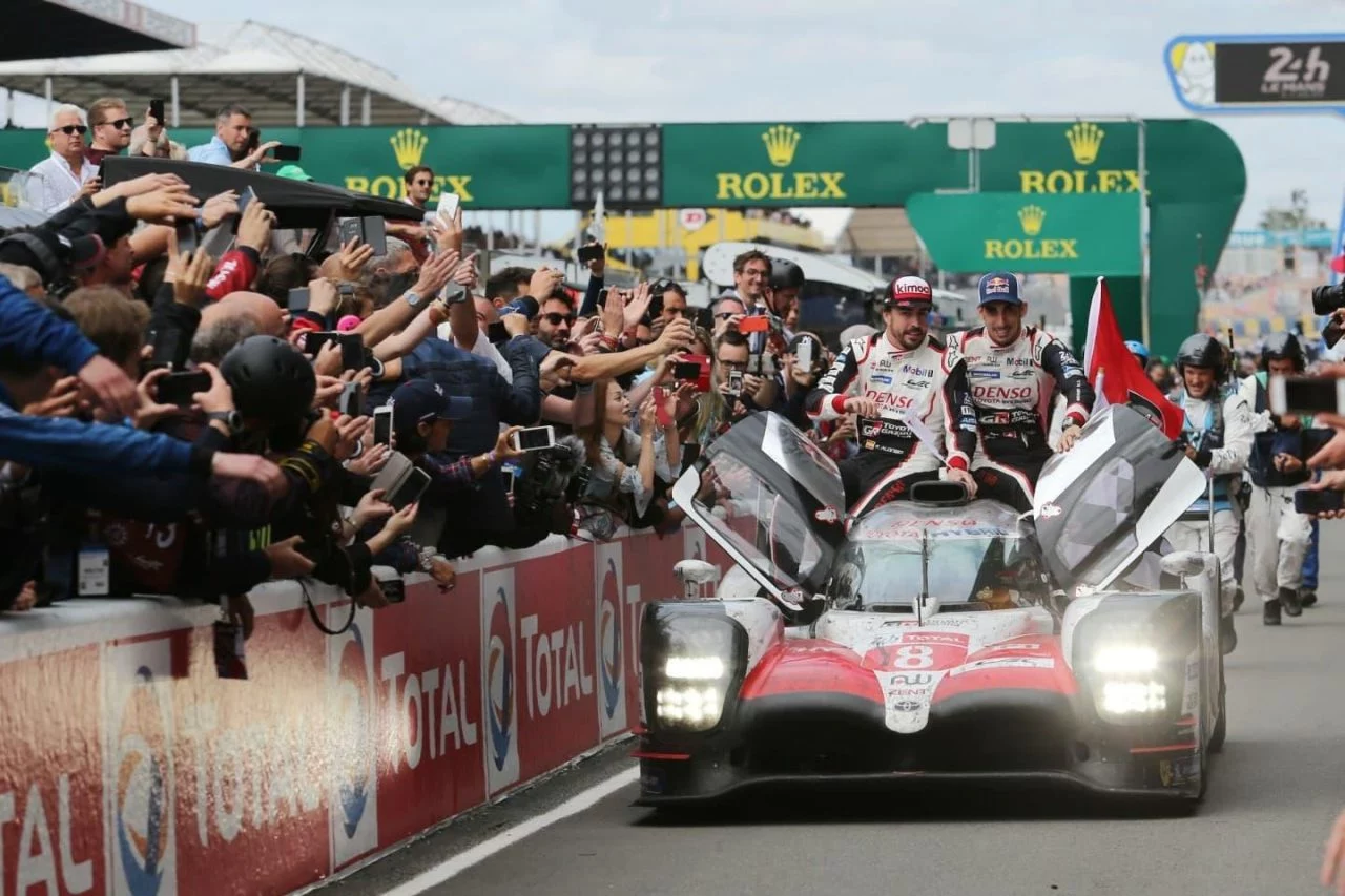 Competidor en pleno esfuerzo durante las 24 Horas de Le Mans 2018