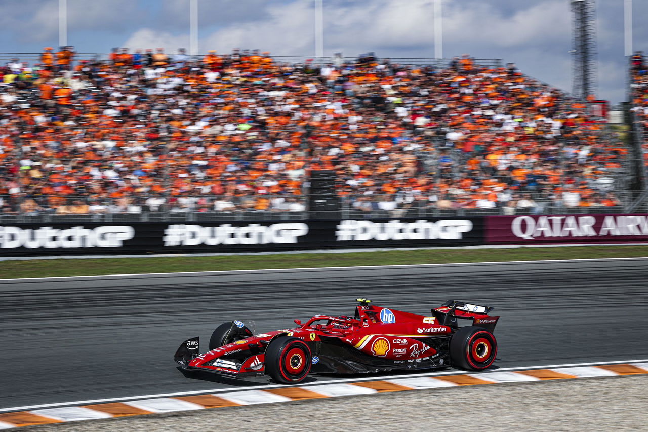 Carlos Sainz luchando en GP Países Bajos 2024