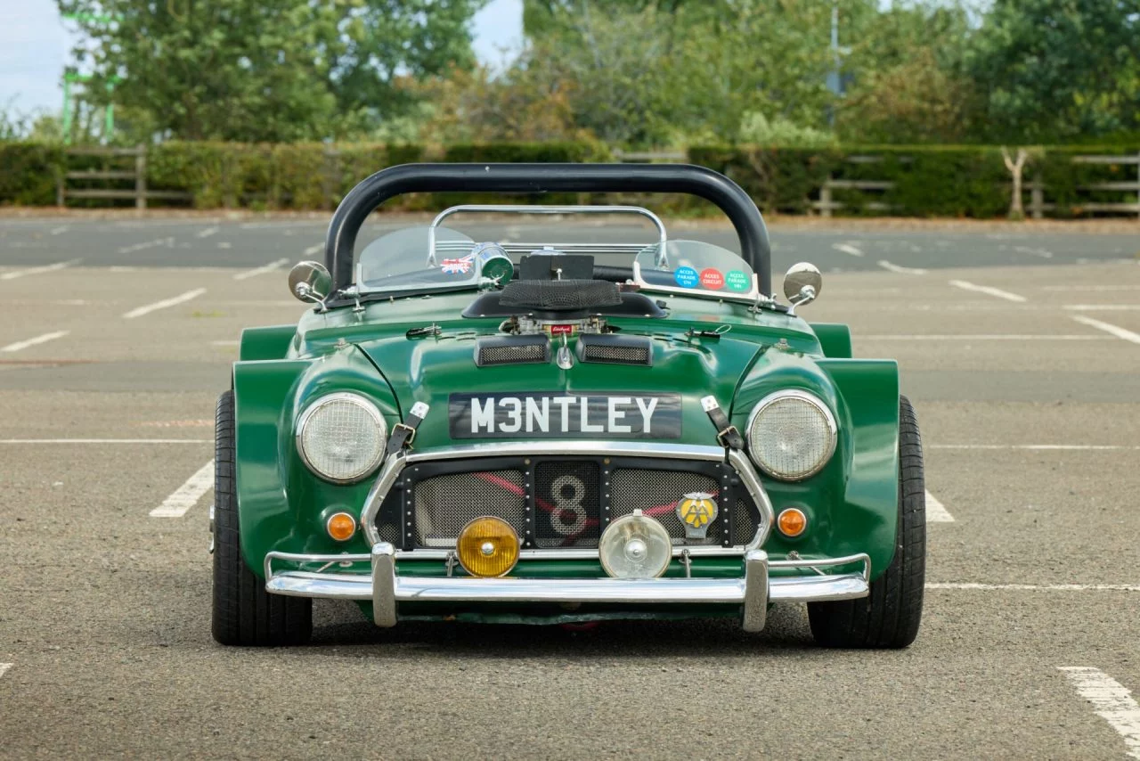 Mini Mentley fascina con su diseño frontal y detalles Bentley.