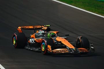 Lando Norris domina en McLaren durante la clasificación en Monza.