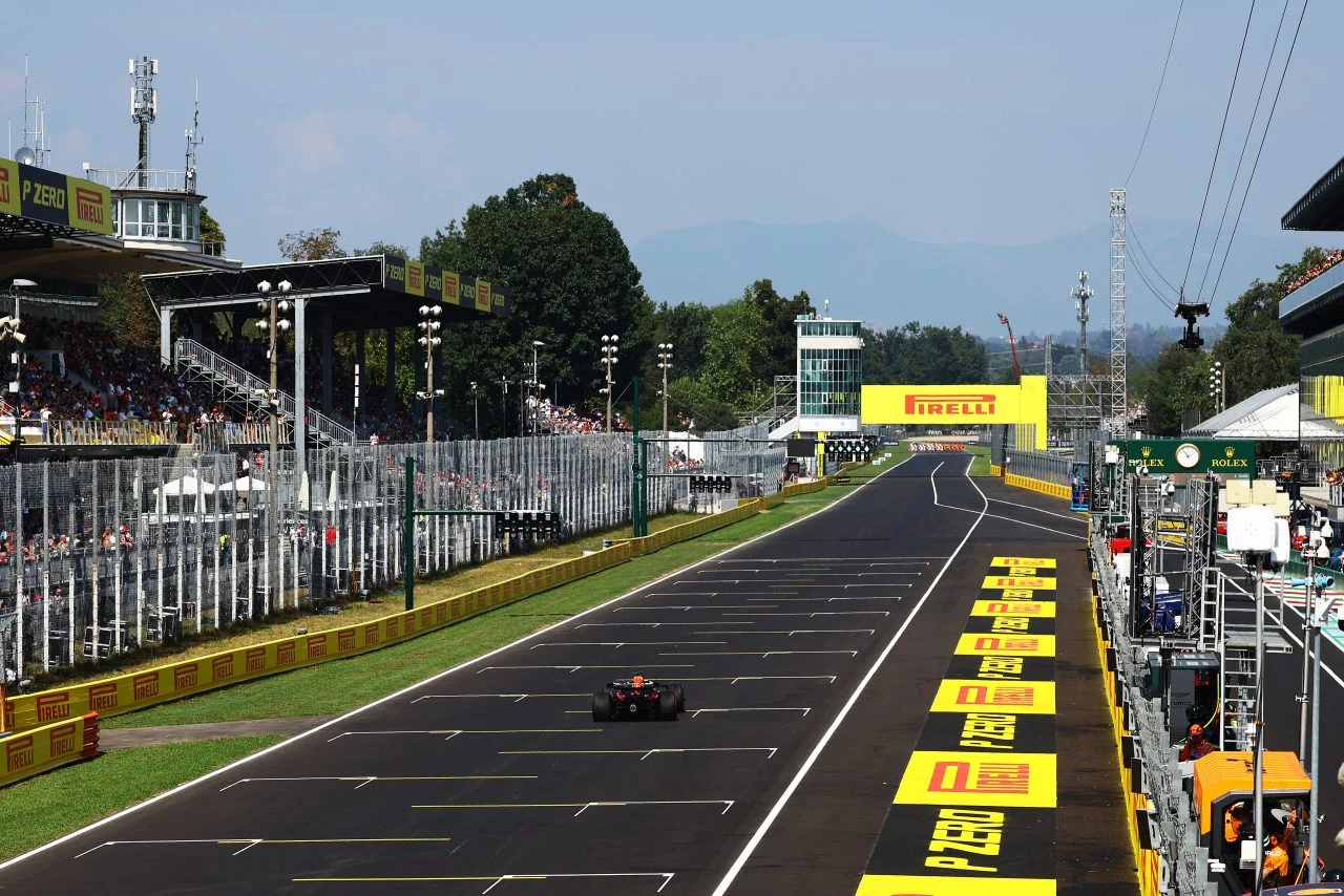 Max Verstappen domina los entrenamientos en Monza con su Red Bull