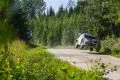 Sébastien Ogier en su Toyota Yaris WRC dominando la etapa finlandesa