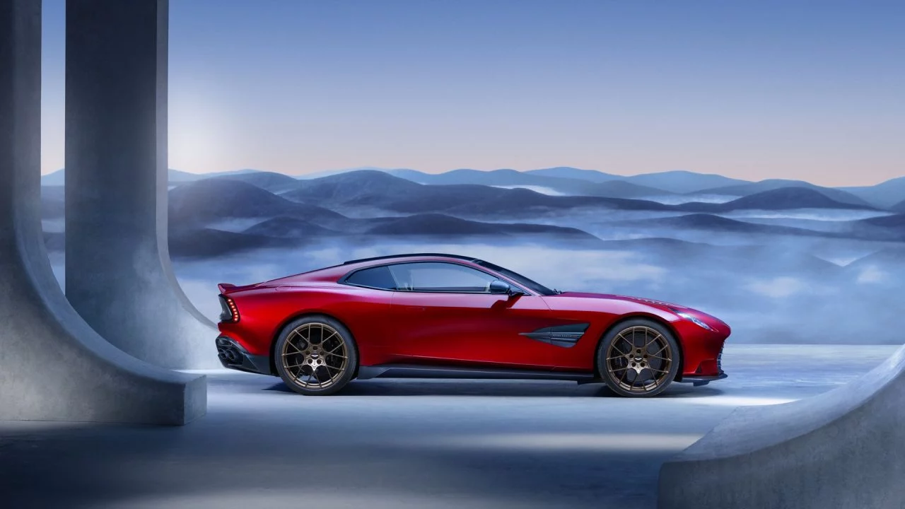 Aston Martin Vanquish 2024: encarnación de la elegancia y potencia en Super GT.