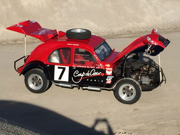 Citroën 2CV modificado para rally con dos motores y tracción total.