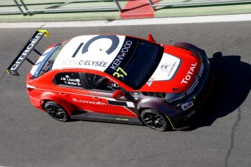 Citroën C-Elysée WTCC en su máximo esplendor, dominando el asfalto de la competición.