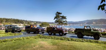 Vista lateral de 4x4 clásicos en exhibición, Pebble Beach.