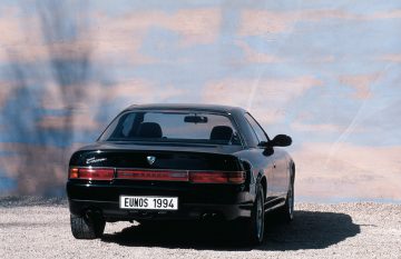 Vista trasera del Mazda Eunos Cosmo, joya mecánica con motor rotativo.