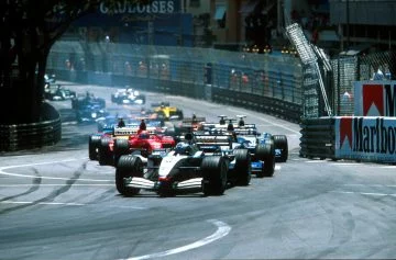 La intensa batalla en las calles de Mónaco, F1 en su máxima expresión.