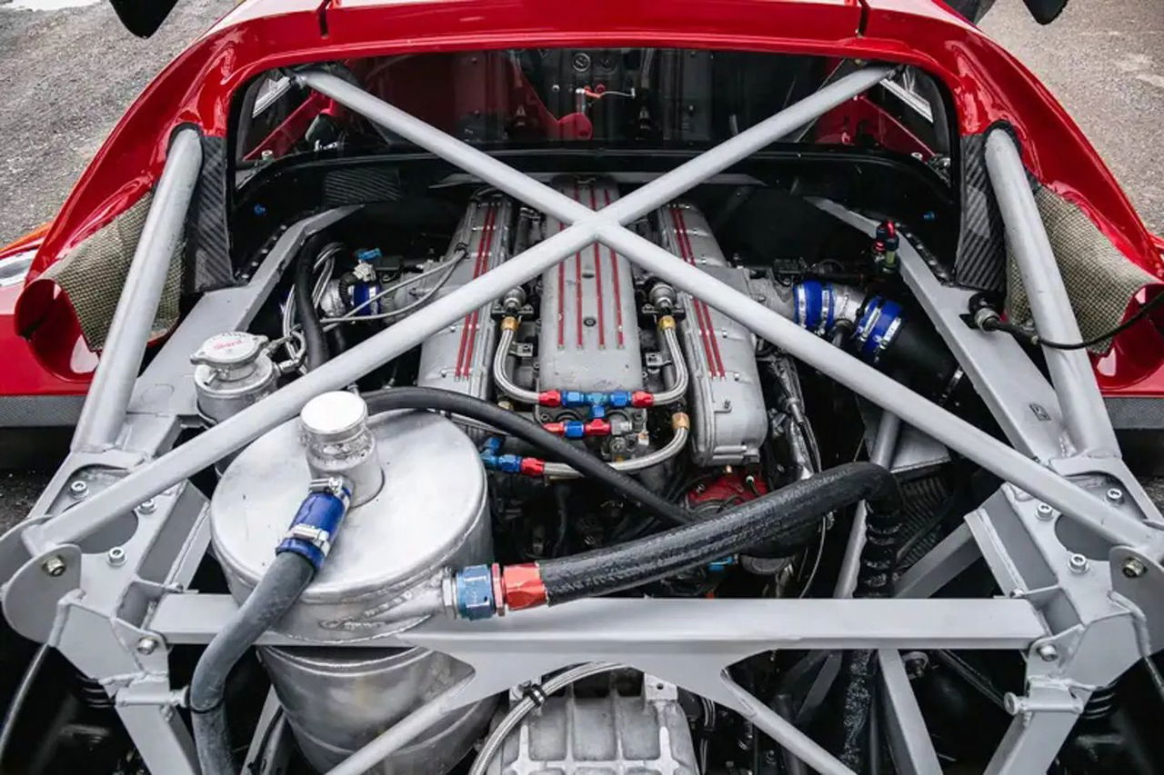 Un V12 transplantado al legendario Ferrari F40, una mezcla de sacrilegio y perfección técnica.