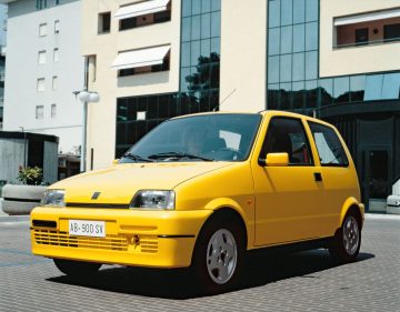 Fiat Cinquecento Sporting en amarillo, lado izquierdo visible