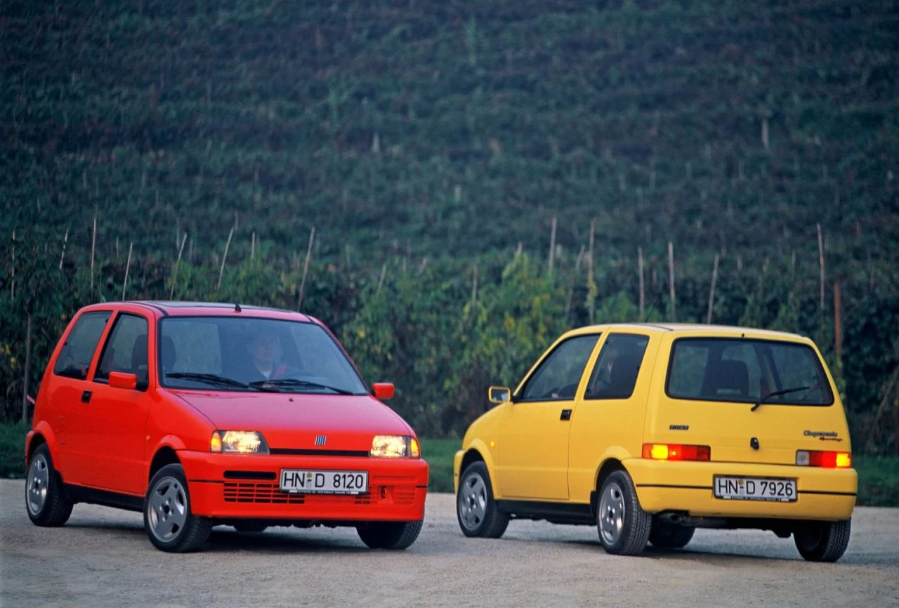 Dos Fiat Cinquecento Sporting en hermosa consonancia cromática.