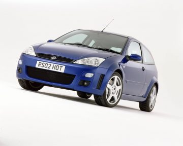 Ford Focus RS Mk1, ícono de deportividad y potencia.