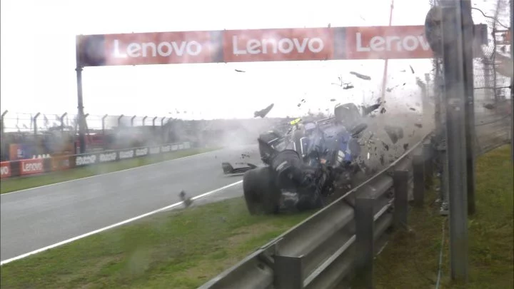 Impactante accidente de Logan Sargeant durante los libres en Zandvoort.