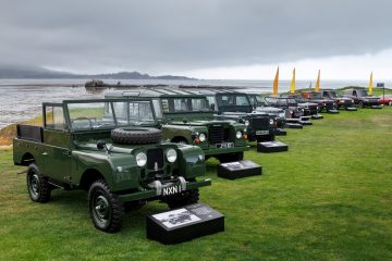 Desfile 4x4 clásicos en Pebble Beach evocando elegancia y tradición