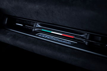 Elegante detalle de la iluminación interior del Maserati GT2 Stradale.