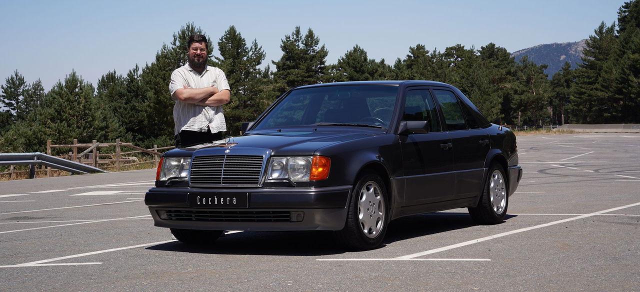 Vista angular del legendario Mercedes 500E W124.