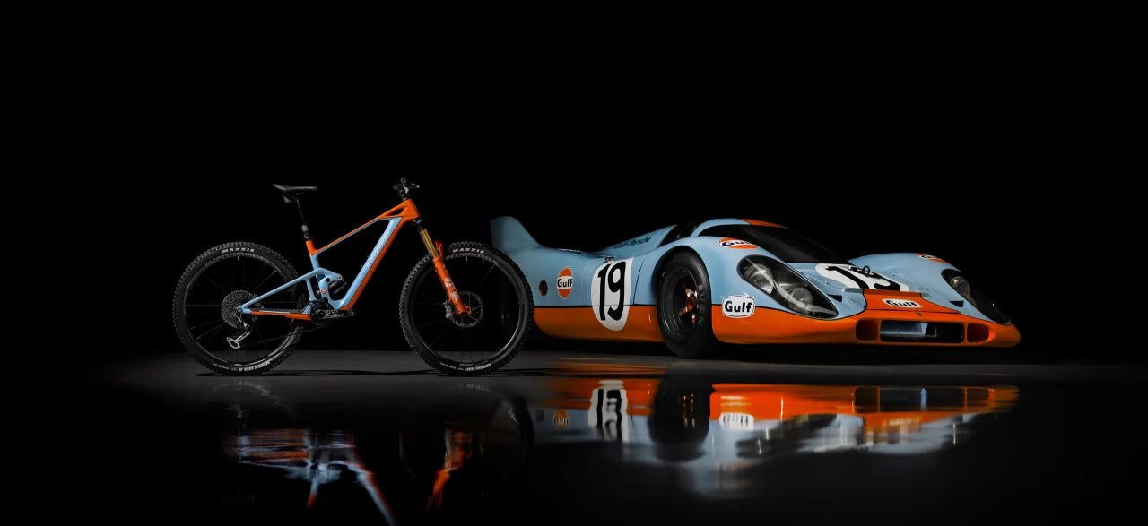 Ebikes con colores Porsche y Gulf, motor silencioso líder en el mercado.