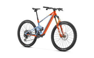 Ebike con colores de Porsche/Gulf, motor silencioso para experiencia 4x4 única.