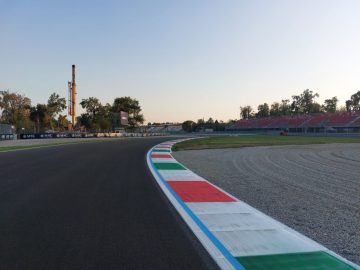 Vista de la chicane en Monza, donde los pianos son cruciales para la velocidad.