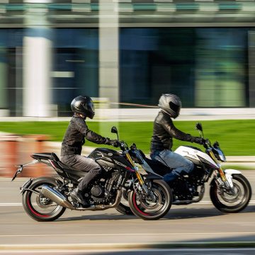 Pura adrenalina sobre dos ruedas, captura la esencia de la naked Morbidelli con su motor bicilíndrico.