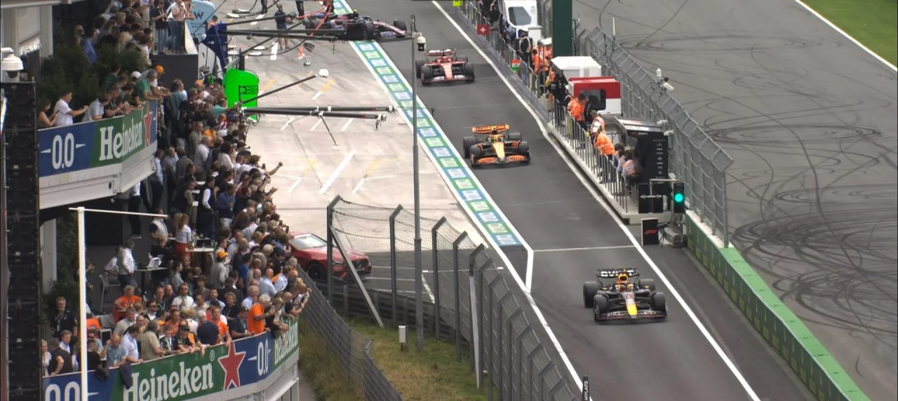 Lando Norris logra una impresionante pole en Zandvoort ante un público entregado.