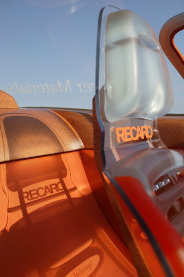 Interior Porsche con techo transparente Bayer y asientos Recaro