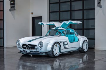 Mercedes 300SL con puertas alas de gaviota abiertas