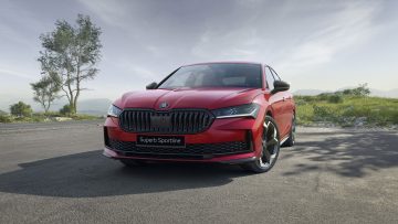 El Skoda Superb SportLine 2025 presume de un frontal agresivo y líneas dinámicas.