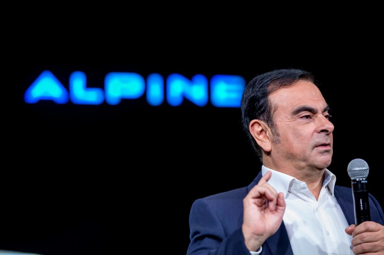 Carlos Ghosn presenta el nuevo Alpine en Mónaco.