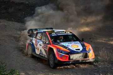 Hyundai i20 Coupe WRC en pleno tramo del Rally Acrópolis.