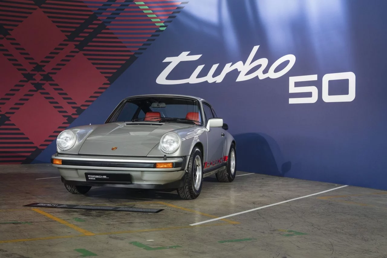 Porsche Turbo clásico en celebración de 50 años de Turbo por Porsche