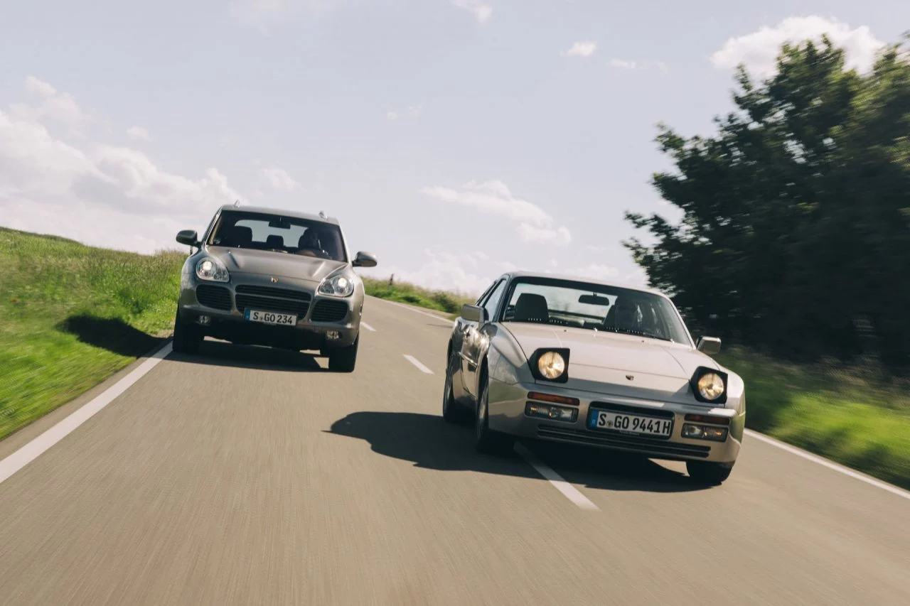 Dúo dinámico de Porsche Turbo celebrando medio siglo de ingeniería sobrealimentada