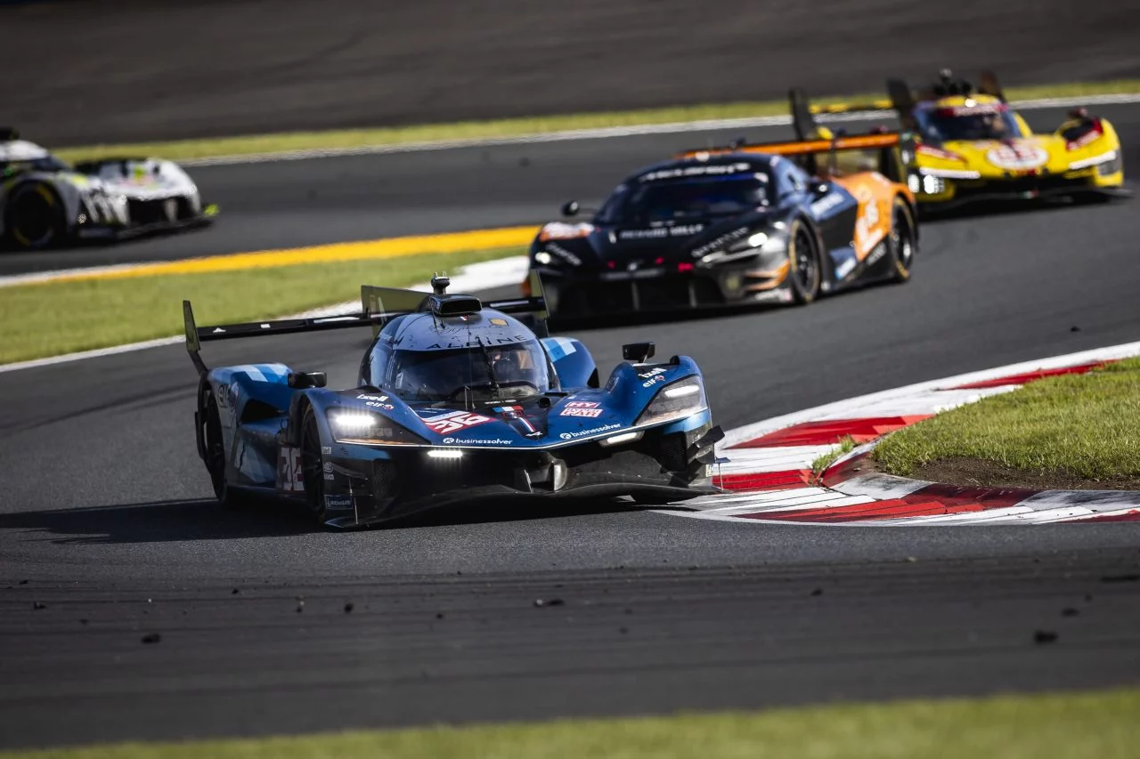 Porsche domina la chicane en las 6 Horas de Fuji, mostrando su potencial.