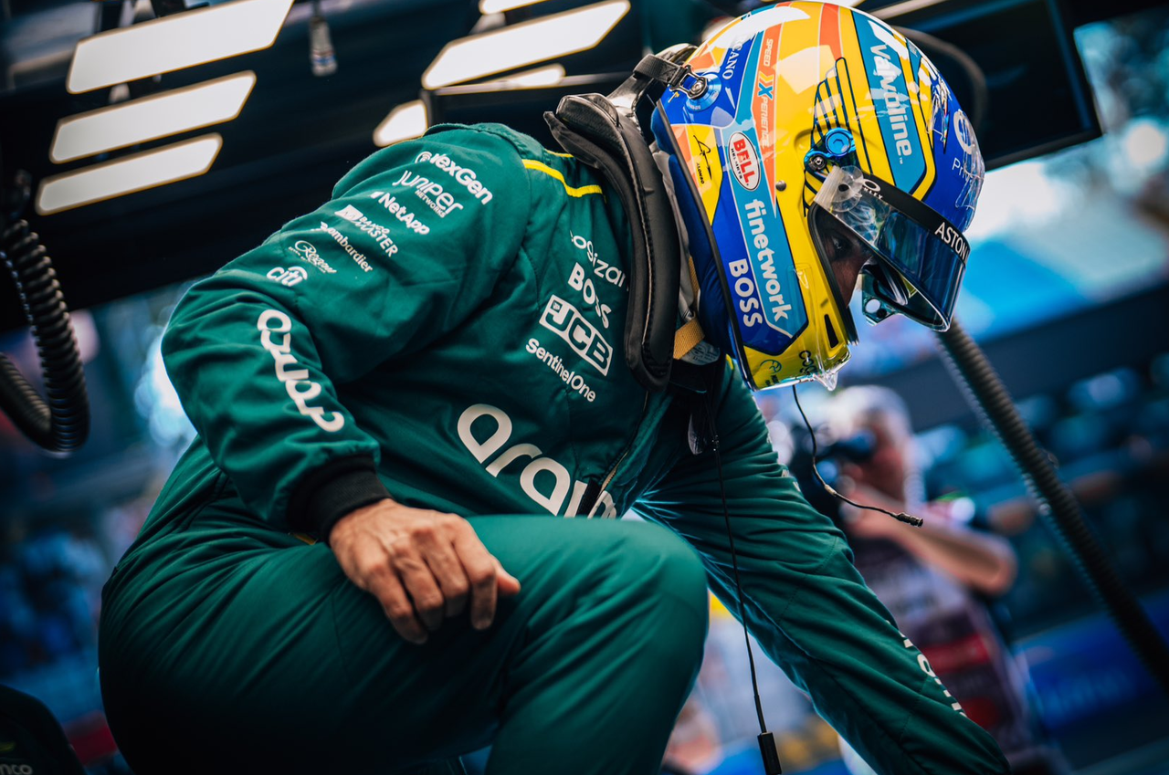 Fernando Alonso en el box durante el Gran Premio de Italia.