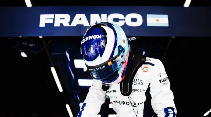 Piloto de Williams Racing, Franco Colapinto, preparado para competir.